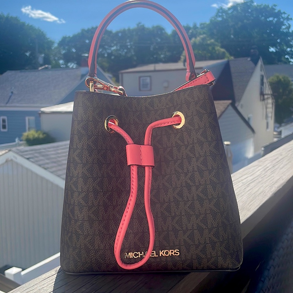 Michael Kors Small Suri bucket bag - Picture 1 of 2